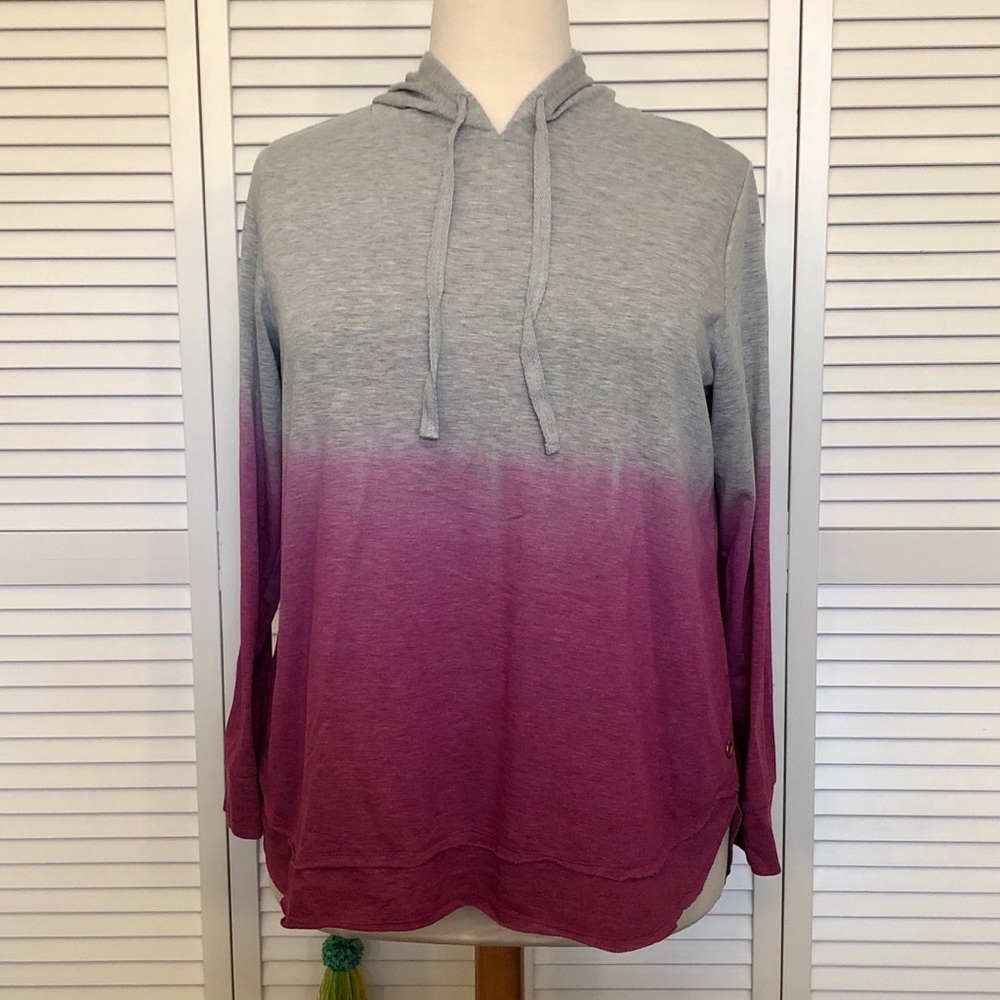 LIVI Active Dip Dye Hooded Tee. Size 18/20